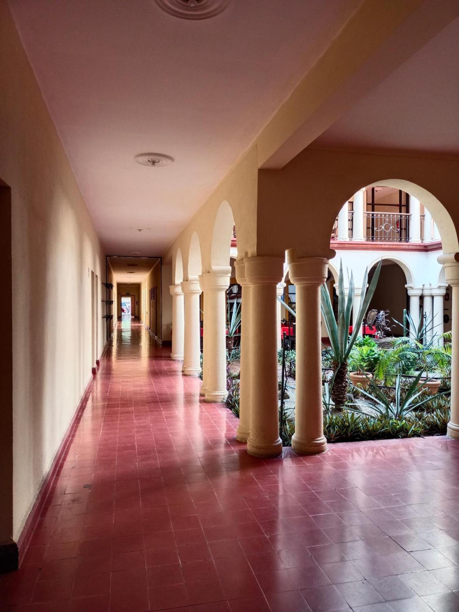Hotel Los Monteros ซิวดัดบิกโตเรีย ภายนอก รูปภาพ